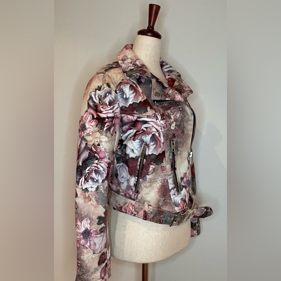 Zara Moto jacket w/ belt - Picture 2 of 9